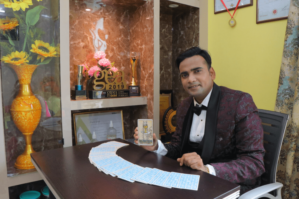 Tarot reader in Kolkata, Abhishek Kumar Keshari